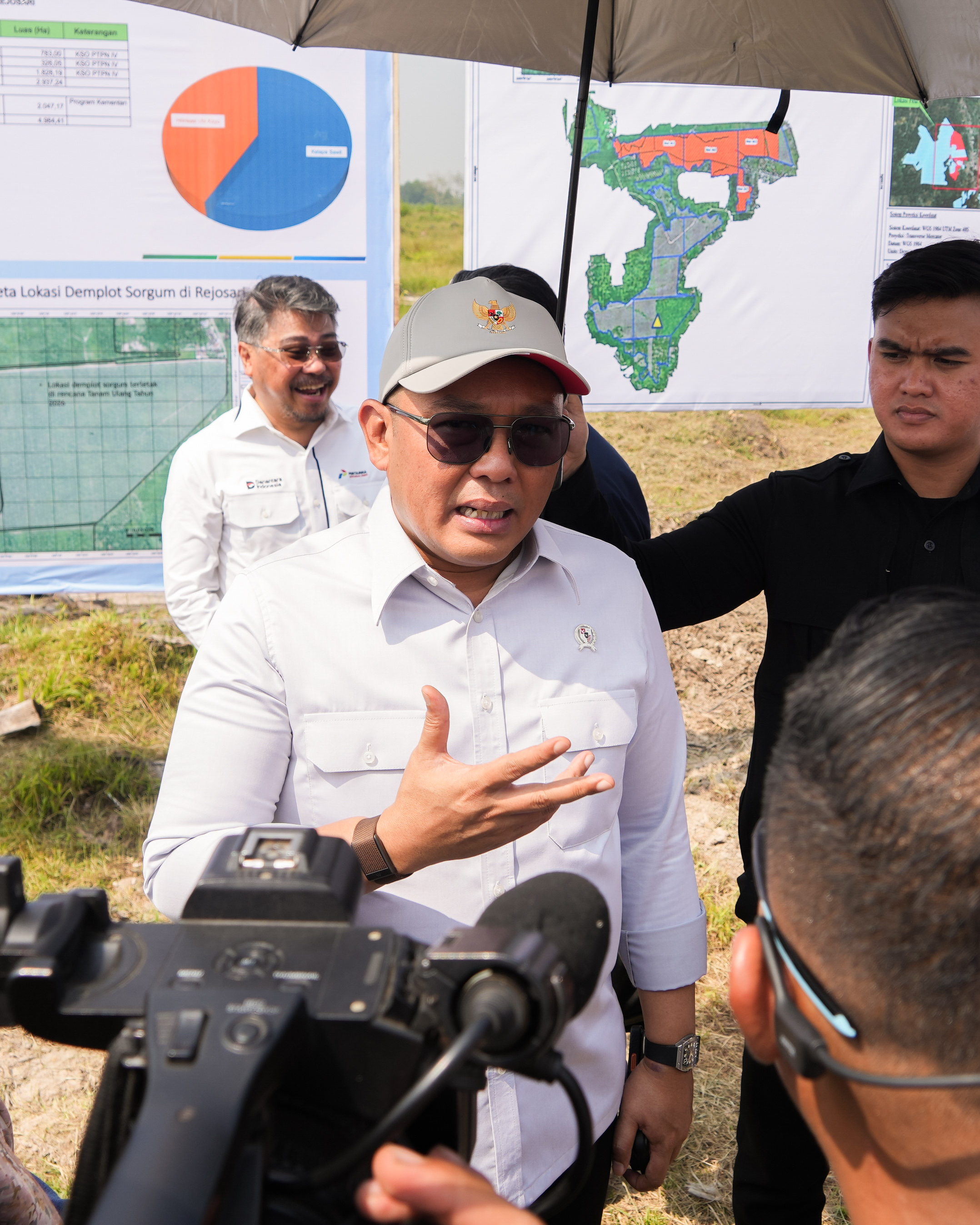 Wakil Menteri Investasi dan Hilirisasi/Wakil Kepala BKPM, Todotua Pasaribu, memberikan keterangan pers kepada media terkait komitmen pengawalan investasi hijau di Provinsi Lampung.