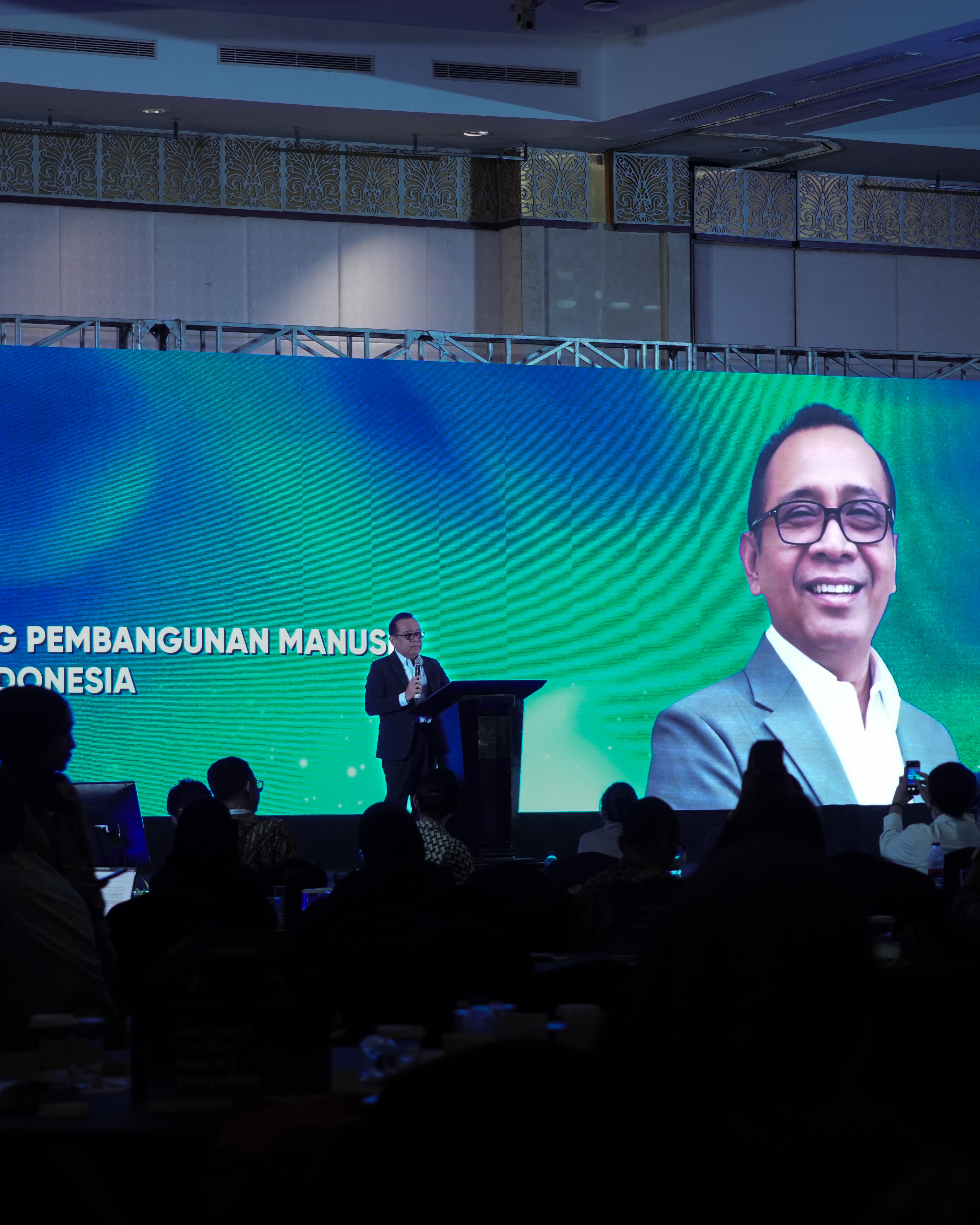 Kementerian Investasi dan Hilirisasi/BKPM menerima apresiasi tingkat nasional atas komitmennya dalam mengembangkan literasi dan pemanfaatan kecerdasan artifisial di lingkungan kerja pada ajang Garuda AI Impact Summit 2026. Selain penghargaan kategori lembaga, perwakilan dari Pusat Pendidikan dan Pelatihan instansi juga berhasil meraih penghargaan individu terbaik.