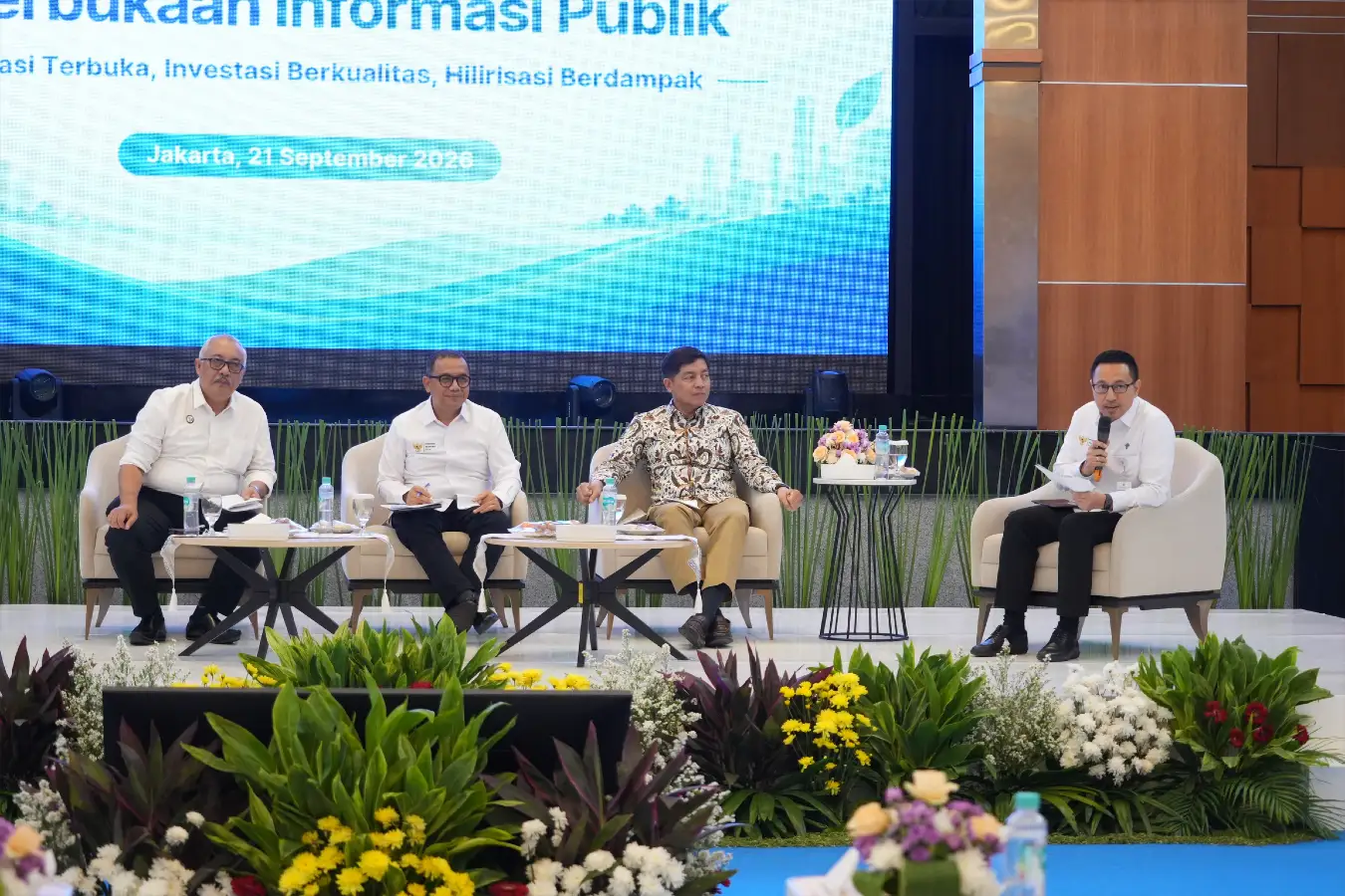 Para narasumber dan moderator dalam kegiatan Diseminasi Keterbukaan Informasi Publik.
